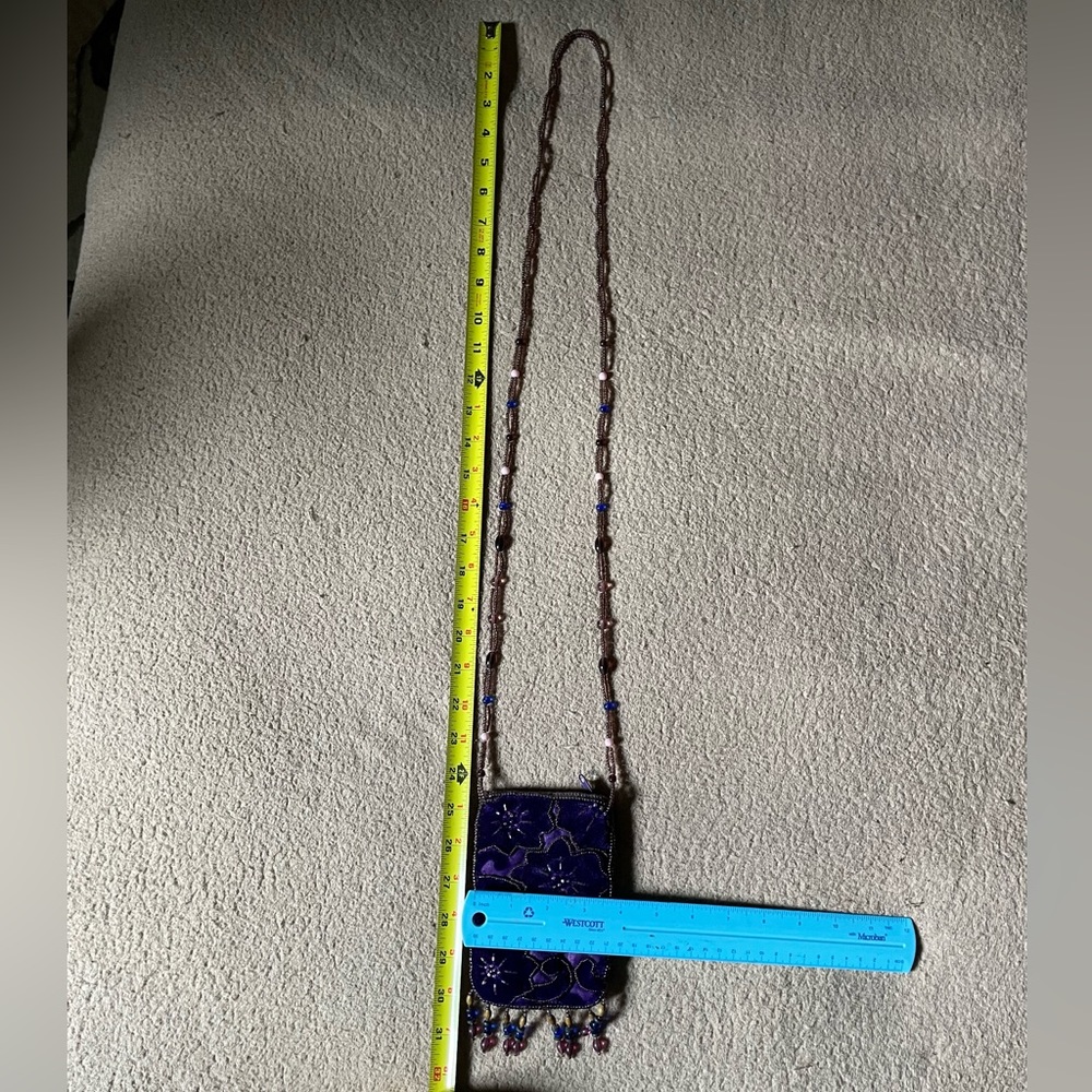 One of a kind, velvet beaded pouch - Picture 2 of 6